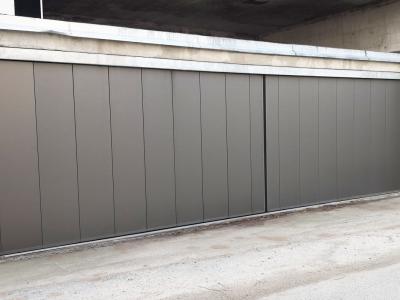 Posuvná vrata TRIDO - panel šedý hliník